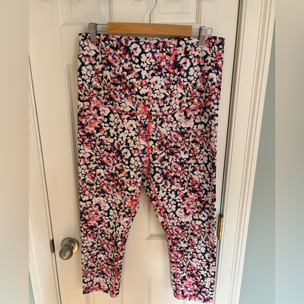 Old Navy powersoft floral ultra high rise maternity leggings, size L